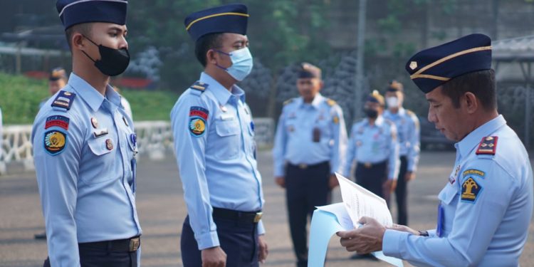 Apresiasi Kinerja, 2 Petugas Lapas Cilegon Diberikan Penghargaan
